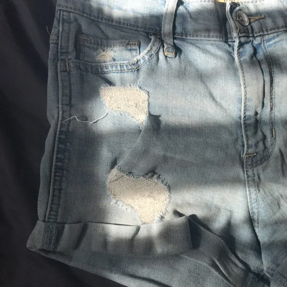 Hollister Short Shorts - Picture 2 of 4